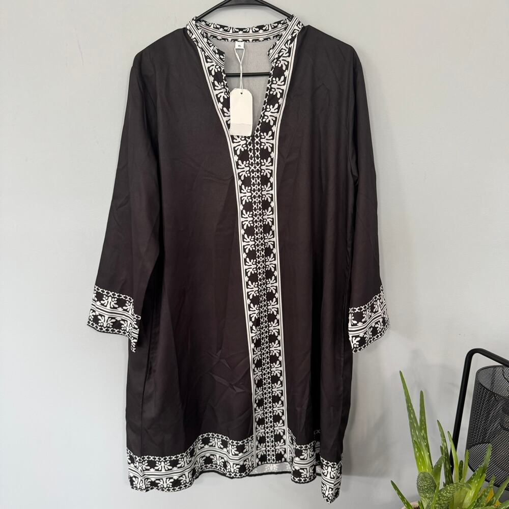 NWT Black and White V-Neck Kaftan Dress Lightly Flared Sleeves Size XL Pockets